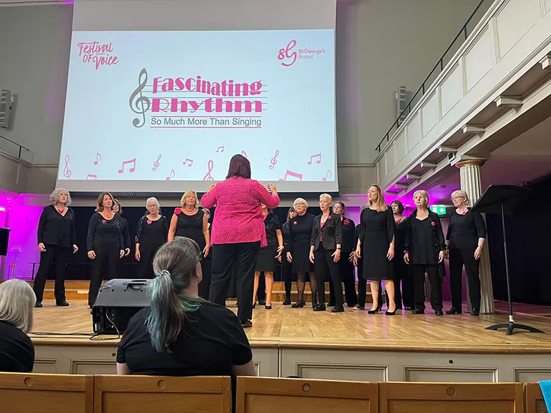 Singing City Lesly and Fascinatiing Rhythm on Stage